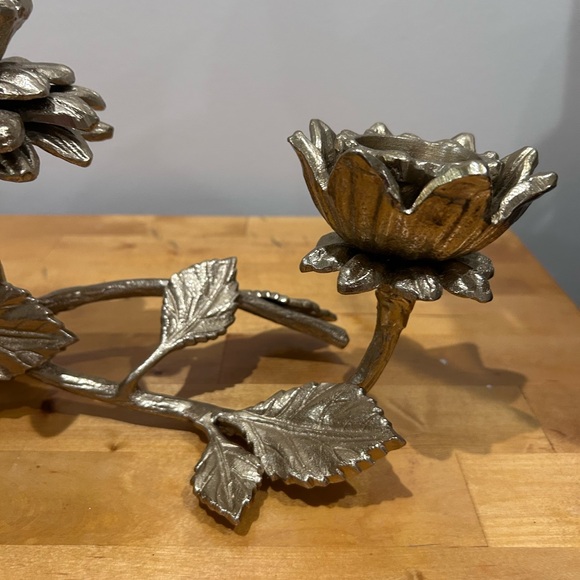 Luxurious Gold Floral Candle Holder - Picture 5 of 9